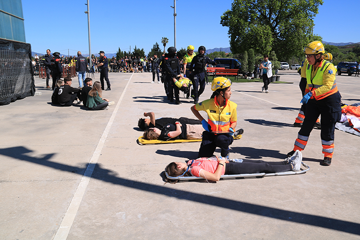 Més de 500 alumnes i professionals es formen en un exercici de simulacre d'atac intencionat amb 24 víctimes a Tortosa