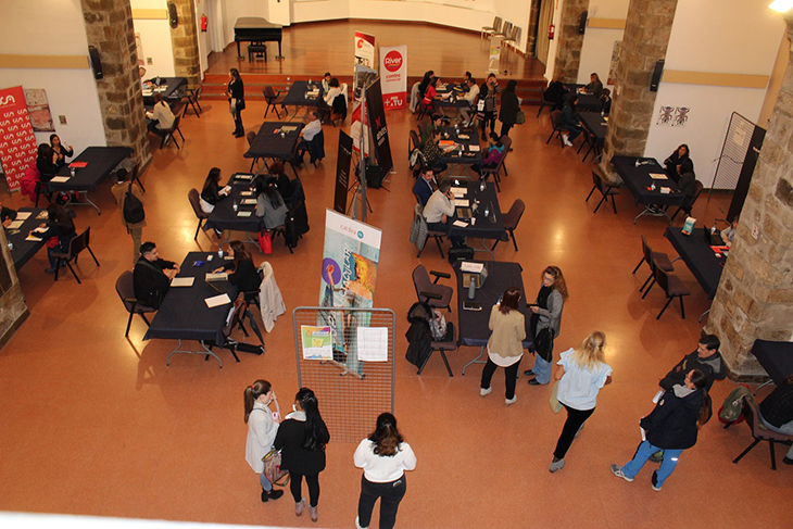 Un centenar de demandants de feina i més d'una vintena d'empreses participen al Workshop Ocupacional de la Seu d'Urgell