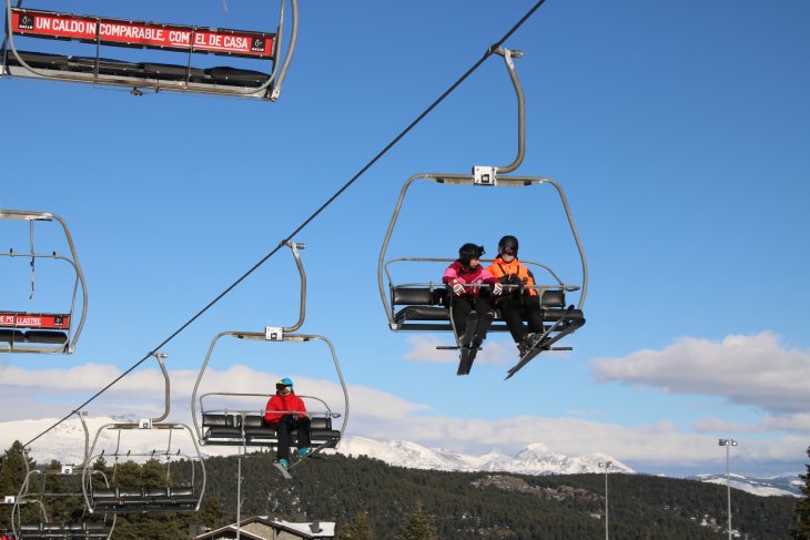 Les estacions de FCG al Pirineu gironí obren pistes i arrenquen una nova temporada d’esquí que preveuen “bona”