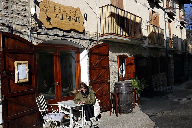 Tres joves creen un restaurant vegetarià cooperatiu al Pallars Sobirà