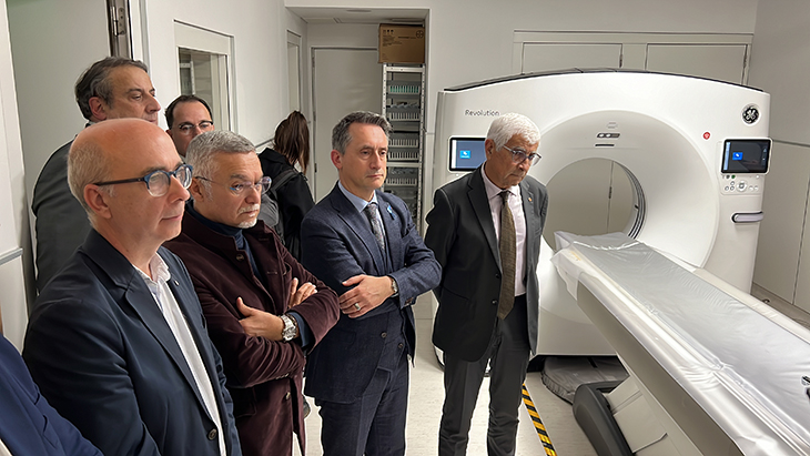 L'Hospital de Cerdanya inaugura un TAC que permetrà fer un 6% més de proves coincidint amb el seu desè aniversari
