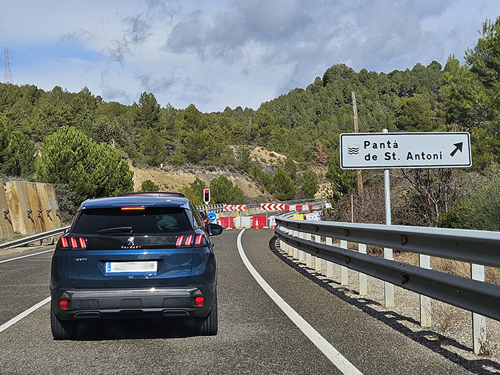 Els alcaldes de Salàs i la Pobla de Segur demanen a Territori que retiri un semàfor de la C-13 els caps de setmana