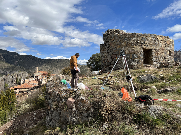 Excaven la Torre de Colomers de Peramea per fer-la visitable