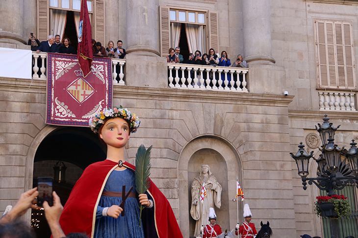 La cultura popular inunda la plaça Sant Jaume amb les festes de Santa Eulàlia