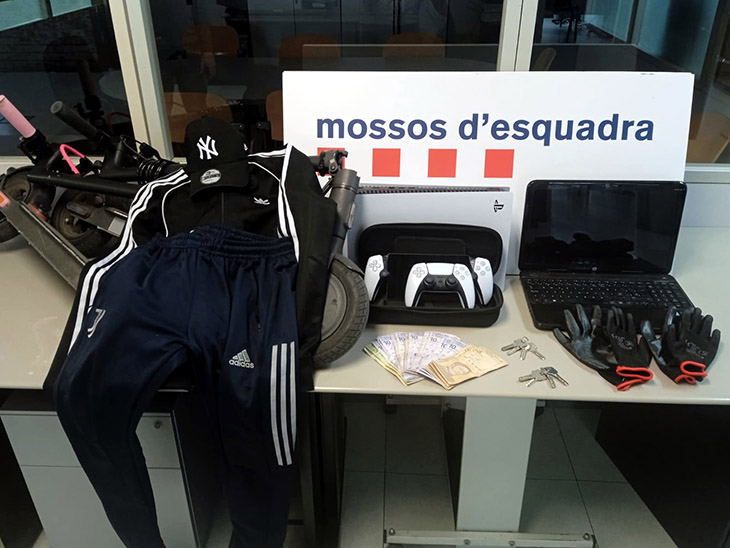 Detingut un lladre per assaltar quatre pisos a Barcelona escalant pel celobert