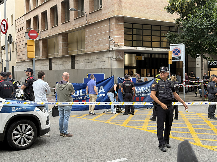 Barcelona condemna els tiroteigs i acorda demanar que s'elevi a cinc anys la pena per tinença il·lícita d'armes de foc