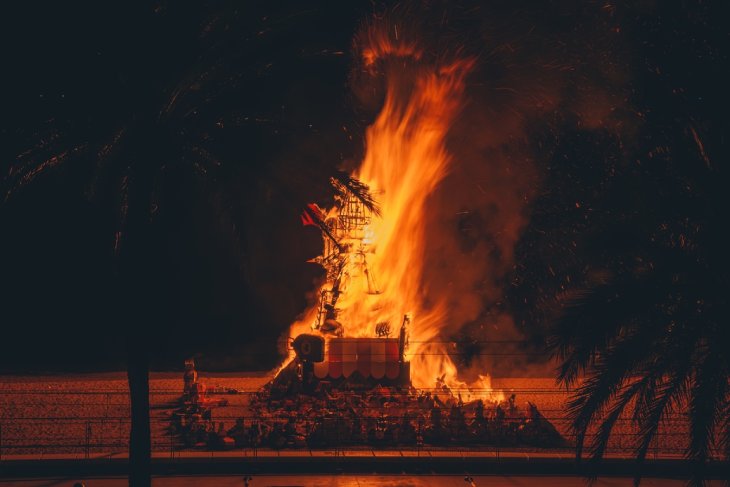 Badalona crema el Dimoni de la inflació i l'increment de preus