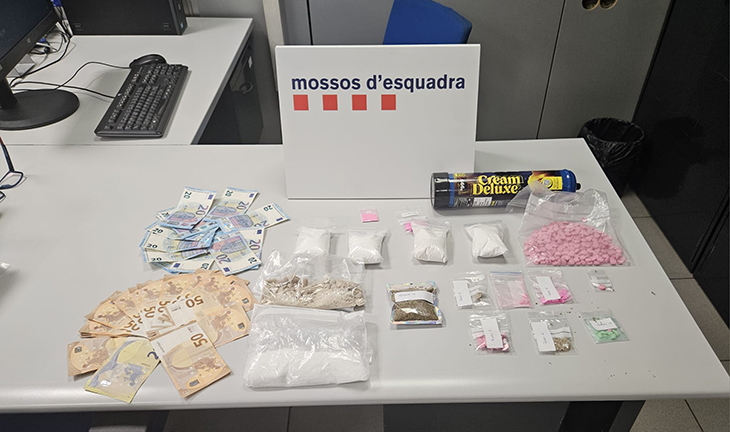 Detingut per robar en un pis de l’Hospitalet lligant i amenaçant amb una arma de foc els seus ocupants