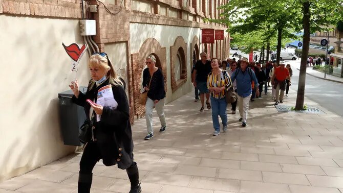 Barcelona prorroga fins el setembre del 2024 la limitació de grups turístics a Ciutat Vella