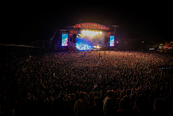 Zoo s'acomiada de Barcelona omplint el Parc del Fòrum en un dels últims concerts del grup valencià
