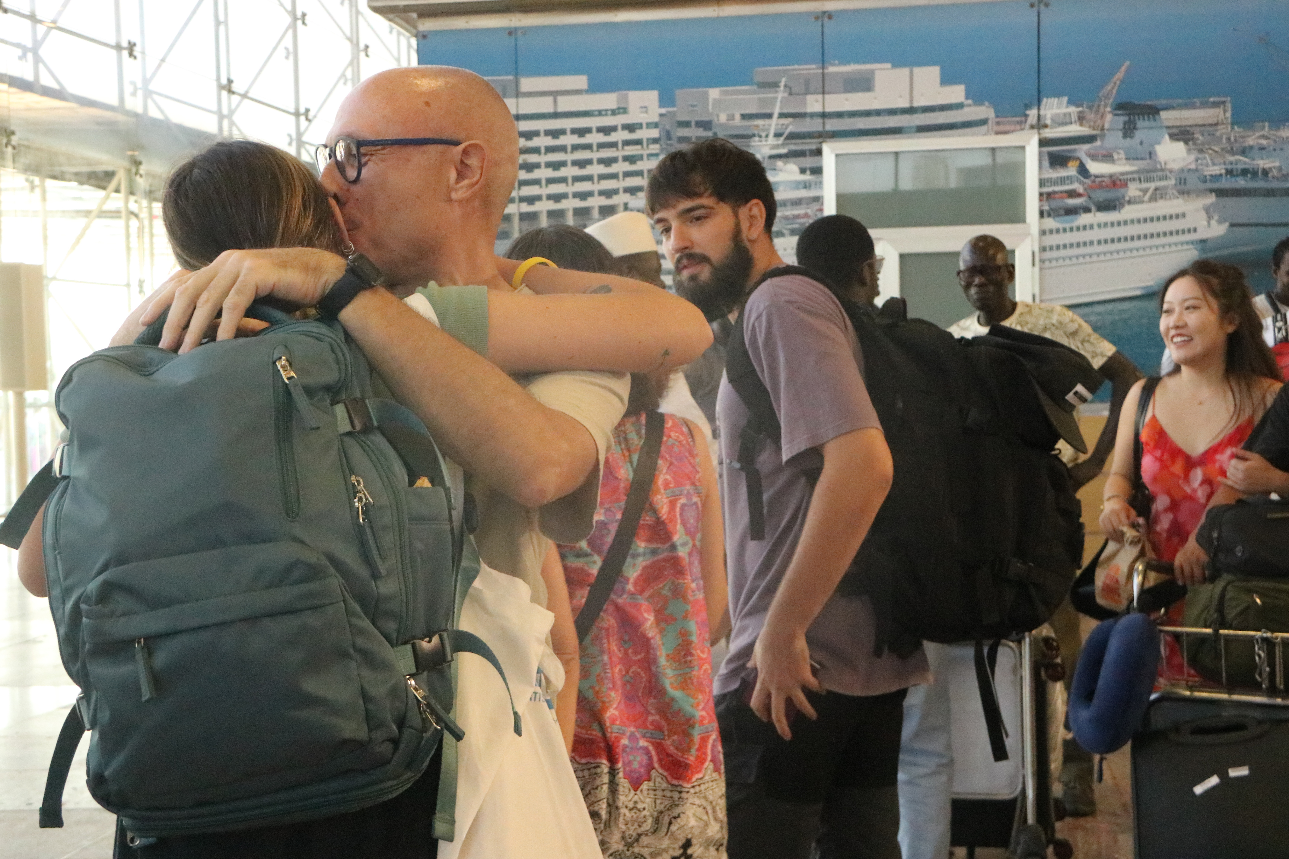 Passatgers procedents del Marroc arriben a Barcelona: “És una de les pitjors experiències de la meva vida”