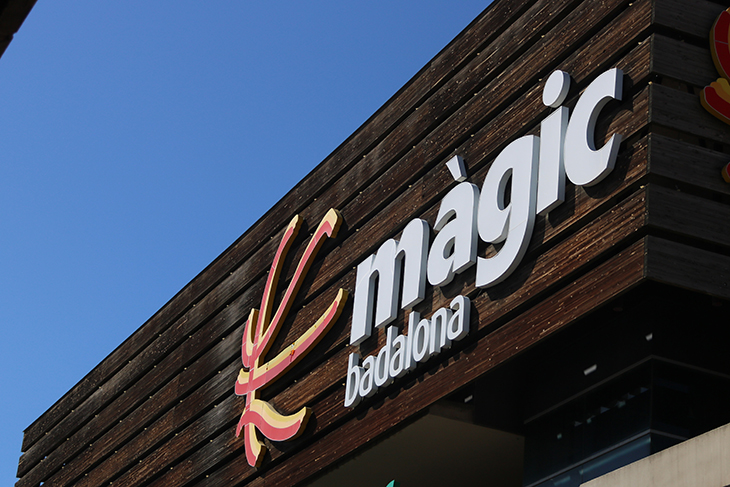 Condemnats a quatre i dos anys d'internament dos menors per violar una nena al Màgic de Badalona