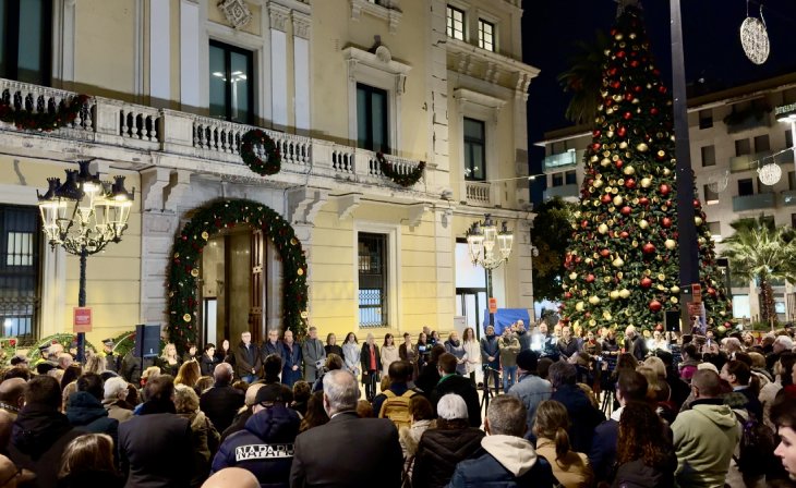 L’Hospitalet condemna amb un minut de silenci la mort d’una veïna presumptament assassinada per la seva parella