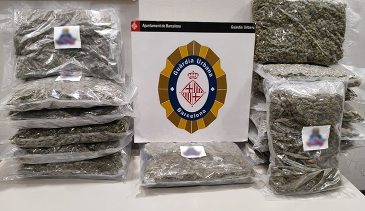 Detenen a Barcelona un conductor que havia comès una infracció de trànsit per dur 16 quilos de marihuana al maleter