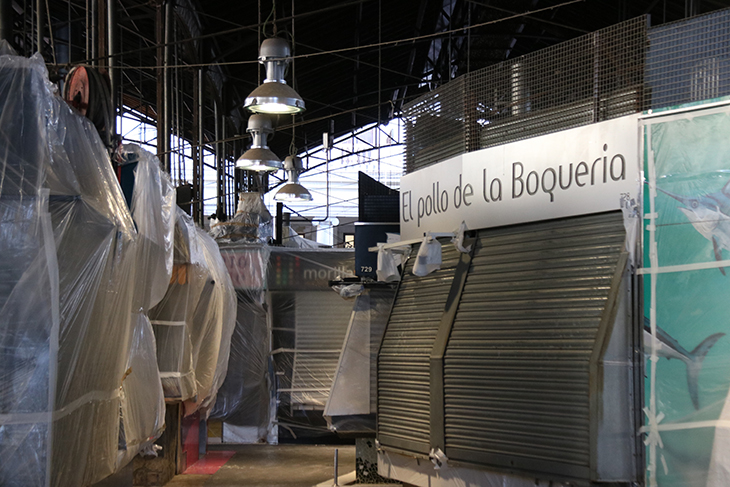 Arrenquen les obres per renovar el paviment del Mercat de la Boqueria