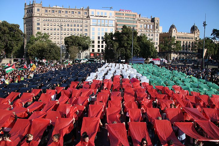 Milers de persones surten al carrer a Barcelona contra el "genocidi" a Palestina