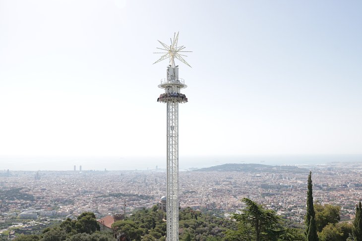 La nova atracció Merlí del Tibidabo captiva els seus visitants: "És adrenalínica i les vistes són impressionants"