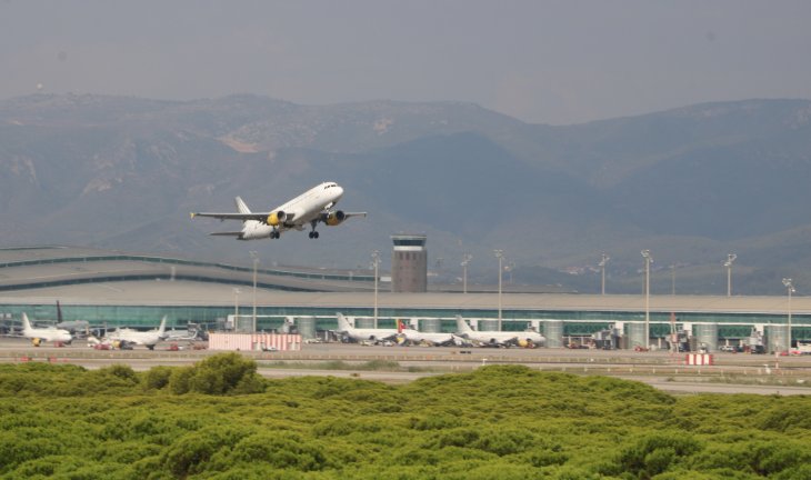Dispositiu a l'aeroport del Prat per reubicar les persones sense llar que hi passen nit