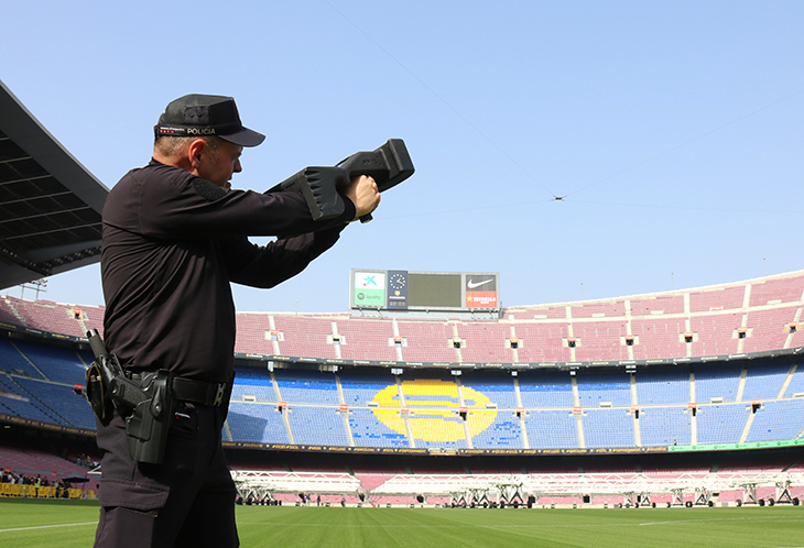 Els Mossos doten l'Spotify Camp Nou d'un sistema de seguretat aèria per evitar situacions de perill provocades per drons