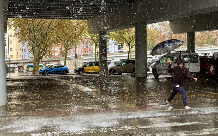 Protecció Civil envia una Es-Alert per pluges torrencials a 14 municipis del Barcelonès Nord, el Maresme i el Vallès