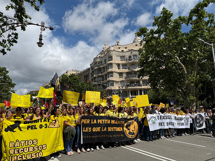Educadores i treballadores d'escoles bressol es manifesten a Barcelona per exigir més recursos i abaixar les ràtios