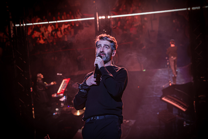 Joan Dausà fa embogir el Palau Sant Jordi i posa el punt final a la gira 'Jo mai mai'