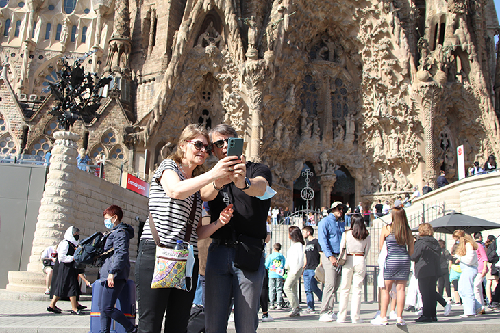 Prop de tres milions de turistes han visitat Barcelona durant l'estiu, un 15% menys que el 2019