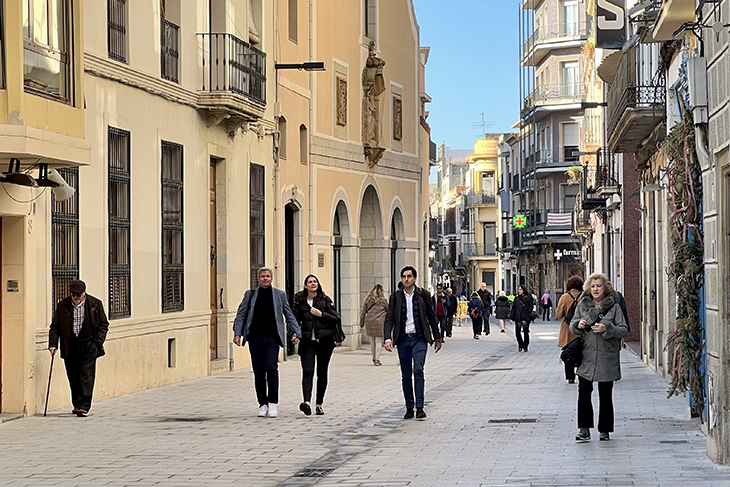 Uns 75 vehicles entren irregularment cada dia a l'illa de vianants de Mataró