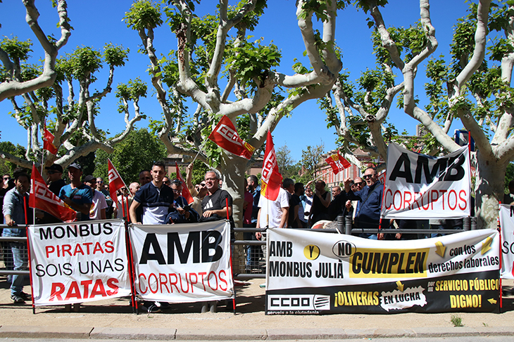 Els conductors de busos Monbus i Julià del Baix Llobregat porten al Parlament "recuperar" drets d'abans de la subrogació