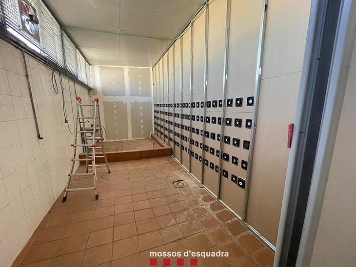 Desmantellen una granja de criptomonedes per drefraudació de fluid elèctric en una nau de Sant Esteve Sesrovires