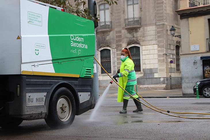 Barcelona prohibirà al personal municipal i extern treballar sols a la intempèrie en cas d'emergència per calor