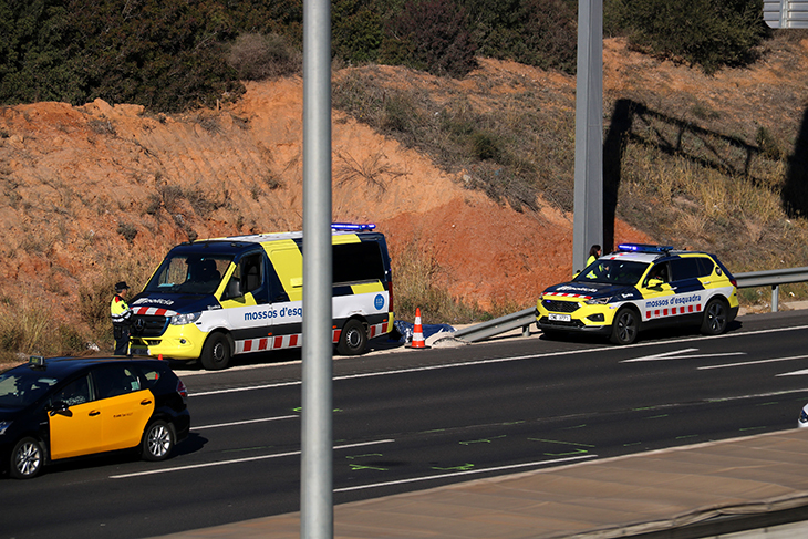 Un motorista mor després de xocar contra un turisme a l'AP-7 al Papiol