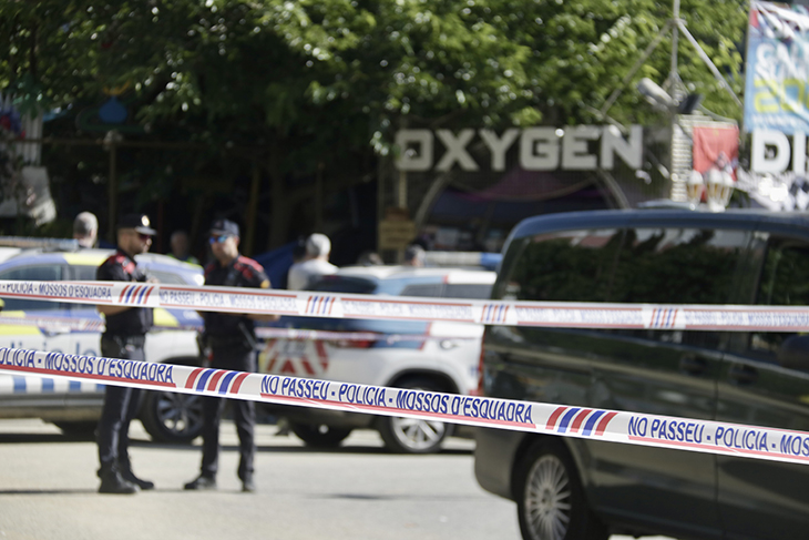 Investiguen la mort d'una persona apunyalada durant una baralla en un local d'oci a Calella de Mar