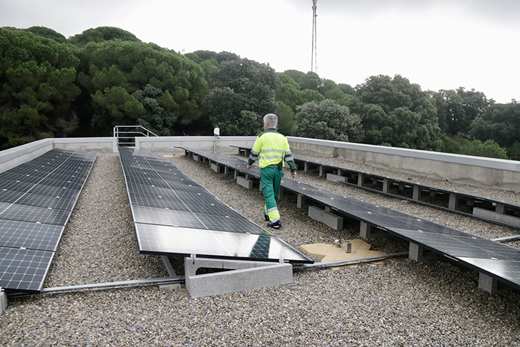 Mataró projecta 31 cobertes fotovoltaiques en equipaments municipals