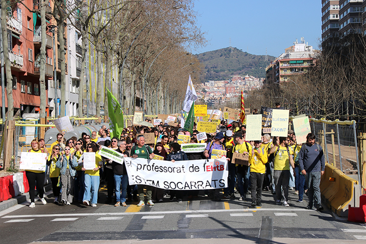 Els docents tallen la Meridiana, la Gran Via i la Diagonal de Barcelona