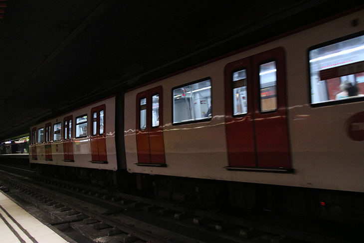 La línia L4 del metro de Barcelona recupera la normalitat després de gairebé un mes d'obres