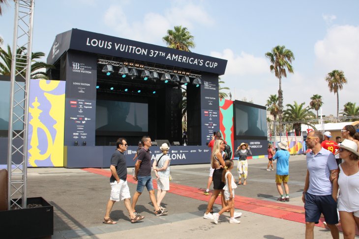 Barcelona desplega la Regata Cultural al Race Village de la Copa Amèrica amb actuacions musicals i de cultura popular