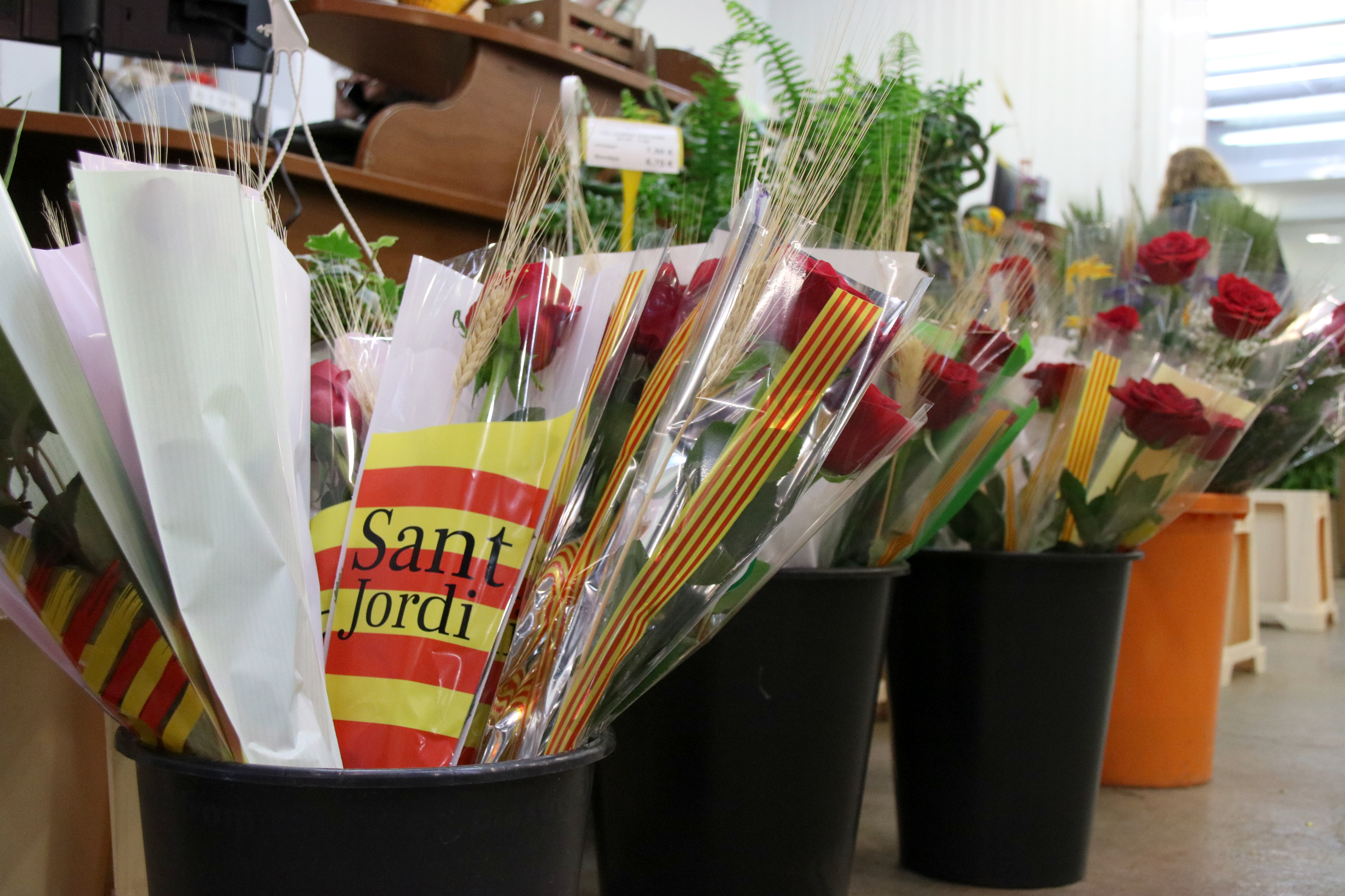 Mercabarna-flor calcula vendre set milions de roses per Sant Jordi però avisa que és l'últim amb producte local