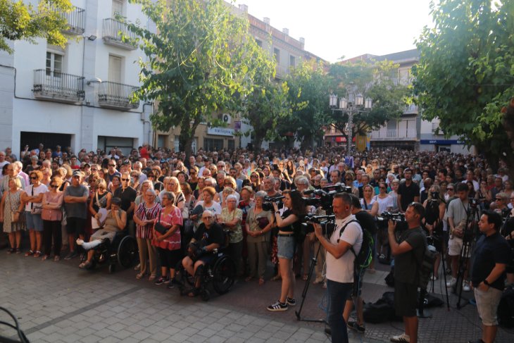 Cinc minuts de silenci a Castellbisbal per condemnar el doble crim masclista al Vallès