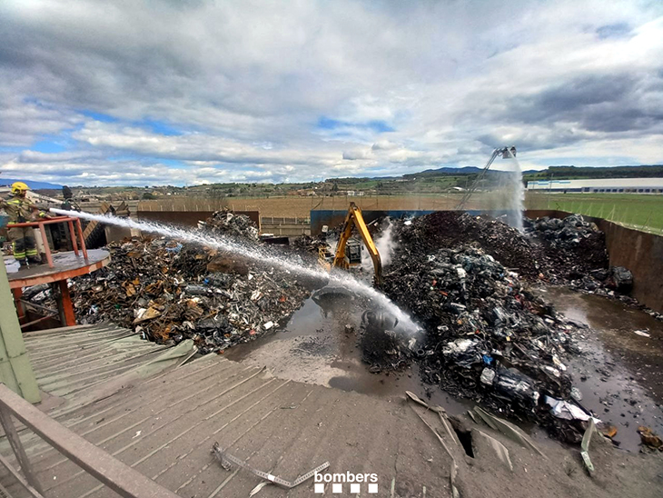 Controlat l'incendi en una empresa de reciclatge de Granollers