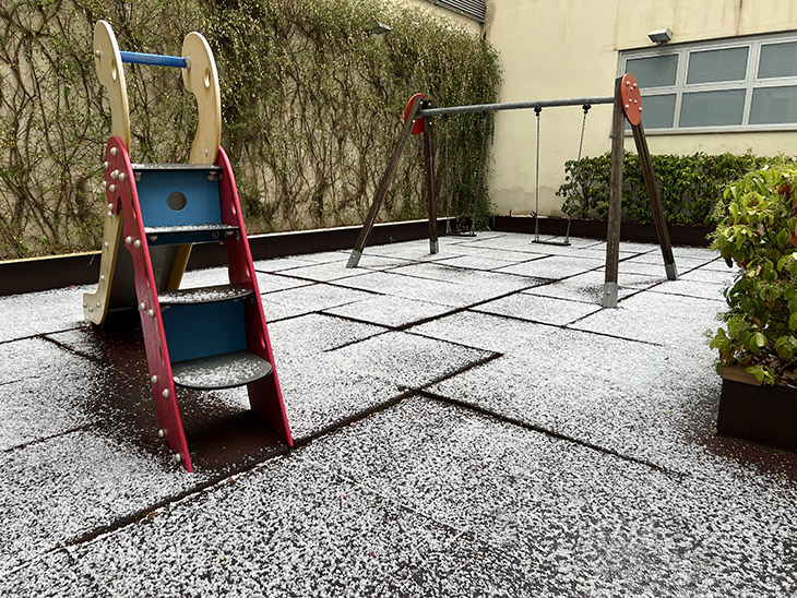 Els Bombers atenen una trentena d'incidències per pluja i vent durant la tarda, sobretot als vallesos