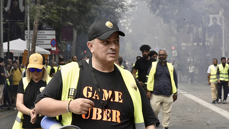 Els taxistes planegen “bloquejar tots els accessos a Barcelona” en l’operació retorn per la multa de l’ACCO