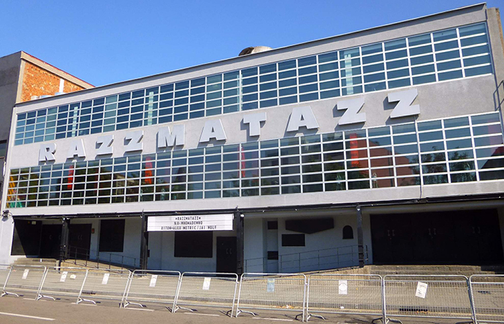 Una amenaça de bomba falsa a Razzmatazz obliga a fer fora la gent i tancar abans la sala durant la nit de dissabte