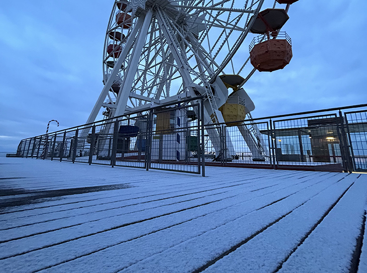 Cauen flocs de neu en zones poc habituals com la part alta de Barcelona i els Vallesos