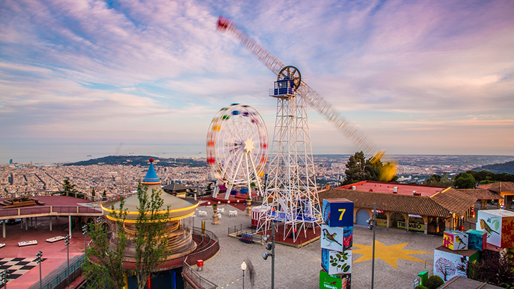 El parc d'atraccions del Tibidabo posa en marxa una pista de gel per Nadal