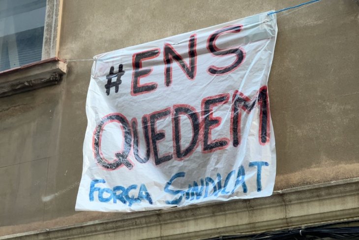 Neguit entre veïns de diversos blocs de Gràcia comprats per un fons: "Ens quedarem aquí fins a esgotar totes les vies"