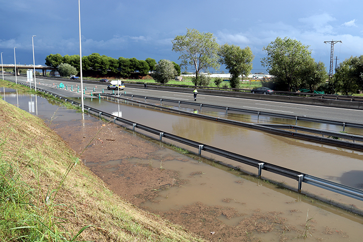 La pluja acumulada arriba als 131 mm a Viladecans i supera els 70 al Port de Barcelona i el Prat de Llobregat
