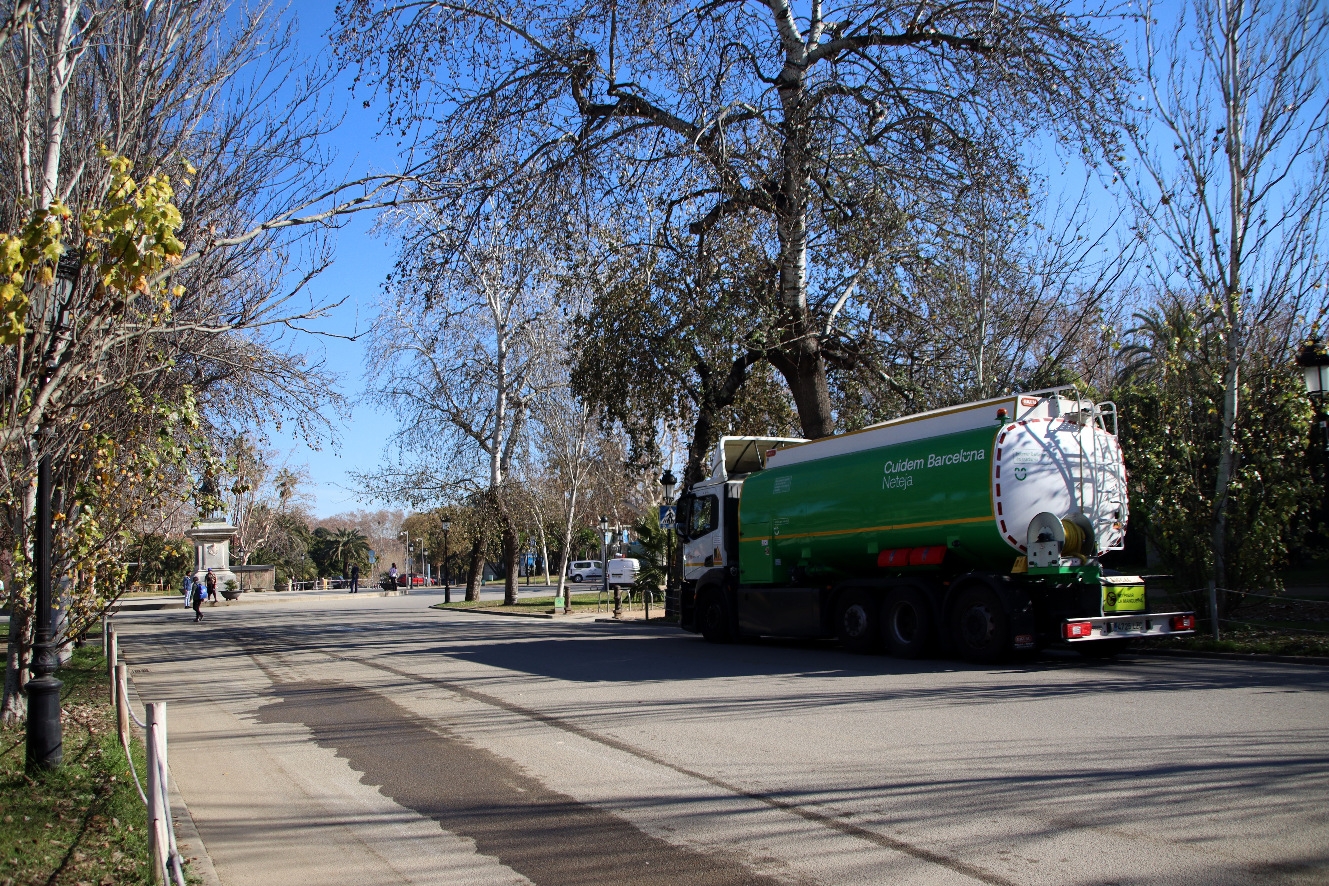 Treballadors de Parcs i Jardins de Barcelona protesten en el primer dia de vaga pels torns arran de la sequera