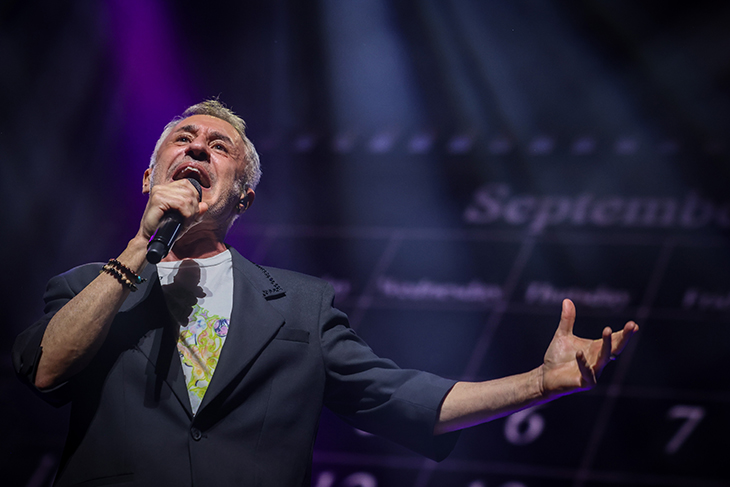 Sergio Dalma captiva l'Auditori del Fòrum en el concert de presentació de 'Sonríe porque estás en la foto'