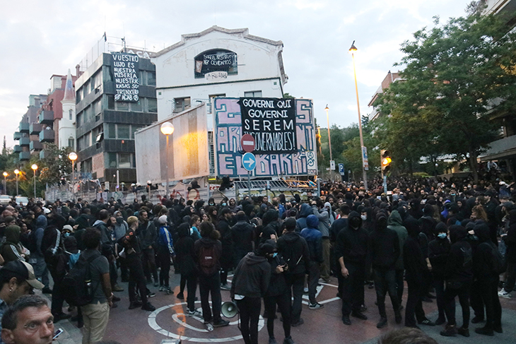 La magistrada dona la raó a la Sareb i ordena als ocupes que marxin de 'La Ruïna'